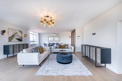 undefined, Kensington Road London W8