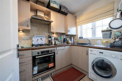3 bedroom end of terrace house for sale, Grenadier Close, Bedford