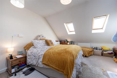 3 bedroom end of terrace house for sale, Grenadier Close, Bedford