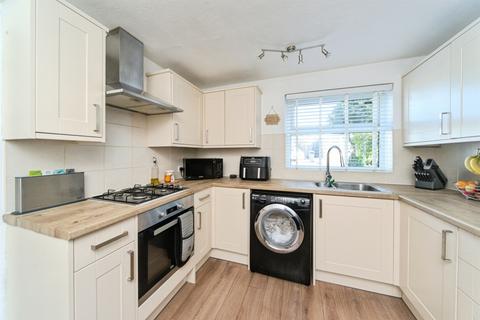3 bedroom terraced house for sale, Gainsborough Crescent, Eastbourne