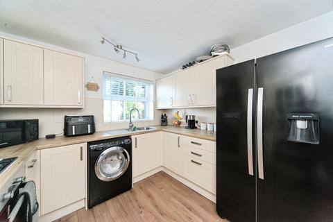 3 bedroom terraced house for sale, Gainsborough Crescent, Eastbourne