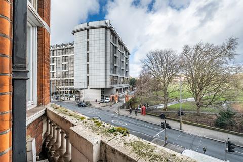 6 bedroom flat to rent, Kensington Road London W8