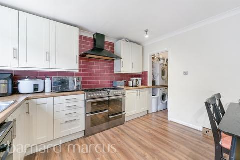 3 bedroom semi-detached house for sale, Orchard Avenue, Ashford