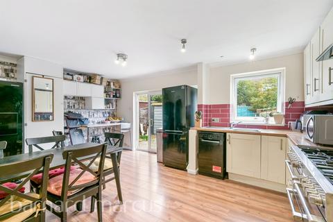 3 bedroom semi-detached house for sale, Orchard Avenue, Ashford