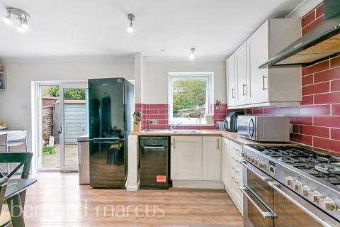 3 bedroom semi-detached house for sale, Orchard Avenue, Ashford