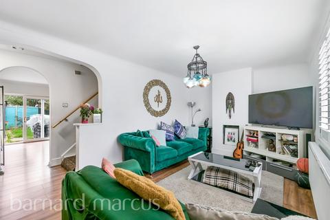 3 bedroom semi-detached house for sale, Orchard Avenue, Ashford