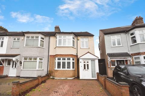 4 bedroom semi-detached house for sale, Strathmore Gardens, HORNCHURCH
