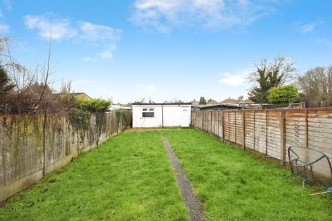 4 bedroom semi-detached house for sale, Strathmore Gardens, HORNCHURCH