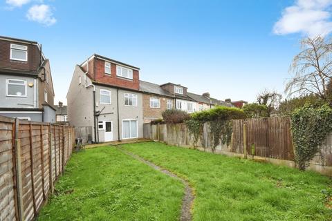 4 bedroom semi-detached house for sale, Strathmore Gardens, HORNCHURCH