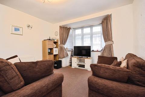 4 bedroom semi-detached house for sale, Strathmore Gardens, HORNCHURCH