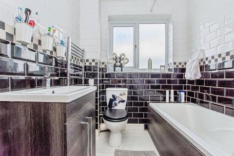 3 bedroom semi-detached house for sale, The Graylings, BOSTON