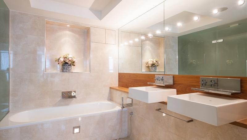 Master Bedroom En...