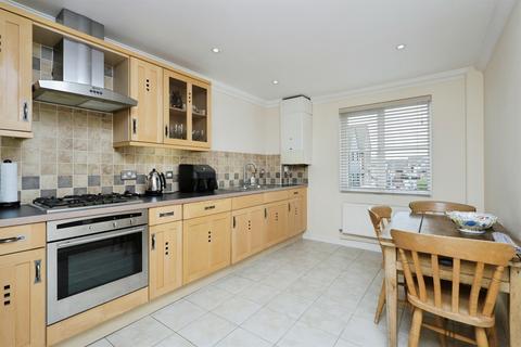 2 bedroom apartment for sale, Admiralty Way, Eastbourne