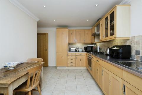 2 bedroom apartment for sale, Admiralty Way, Eastbourne