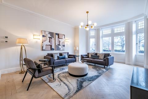 4 bedroom flat to rent, Kensington Road London W8