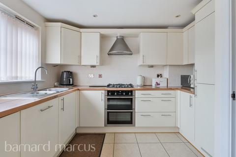 3 bedroom terraced house for sale, St. Annes Drive North, Redhill