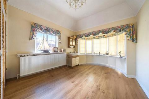 5 bedroom detached house for sale, Chertsey Lane, Staines-upon-Thames, Surrey, TW18 3LQ