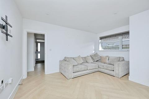 3 bedroom semi-detached bungalow for sale, Allens Avenue, Norwich