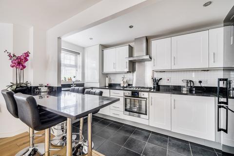 2 bedroom flat for sale, Enders Close, Enfield