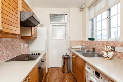 2 bedroom flat to rent, Kensington High Street London W14