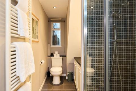 2 bedroom flat to rent, Uxbridge Street London W8