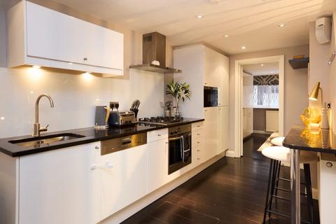 2 bedroom flat to rent, Uxbridge Street London W8