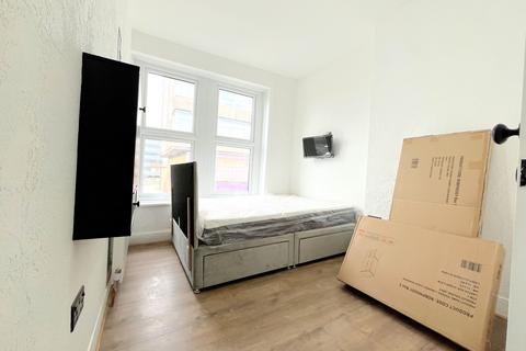 1 bedroom house of multiple occupation to rent, Clifftown Road, Southend-on-Sea SS1
