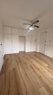 Studio to rent, Grays, RM17