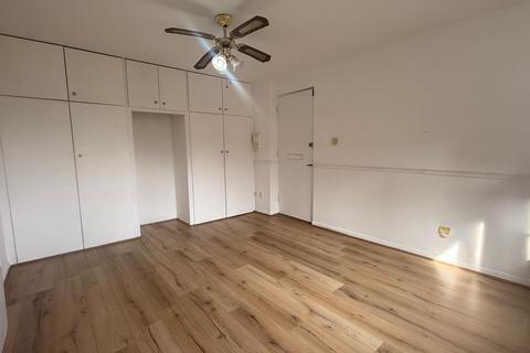 Studio to rent, Grays, RM17