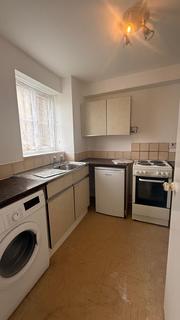 Studio to rent, Grays, RM17