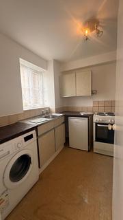 Studio to rent, Grays, RM17