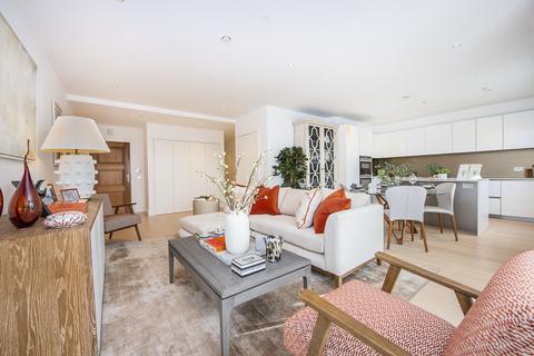 3 bedroom flat to rent, Pinewood Gardens Teddington TW11