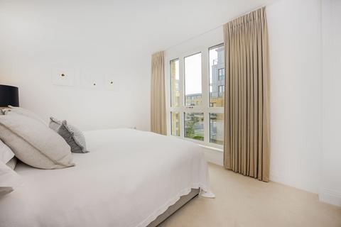 3 bedroom flat to rent, Pinewood Gardens Teddington TW11