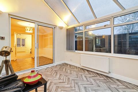 4 bedroom detached house for sale, Maple Croft, New Farnley, Leeds