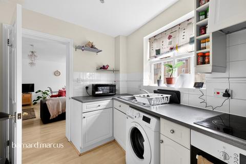 2 bedroom flat for sale, Macmillan Way, London