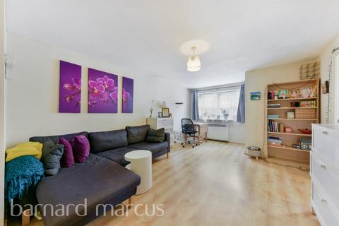 2 bedroom ground floor flat for sale, Elderfield Place, London