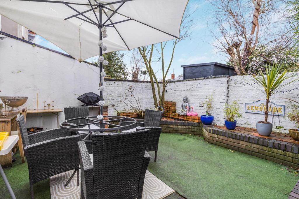 3-bed-house-cheltenham14.jpg