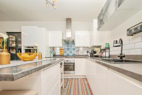 2 bedroom apartment for sale, Eden Drive, Colchester