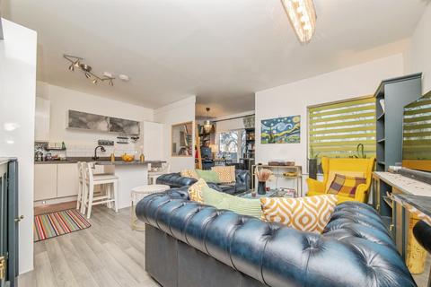 2 bedroom apartment for sale, Eden Drive, Colchester