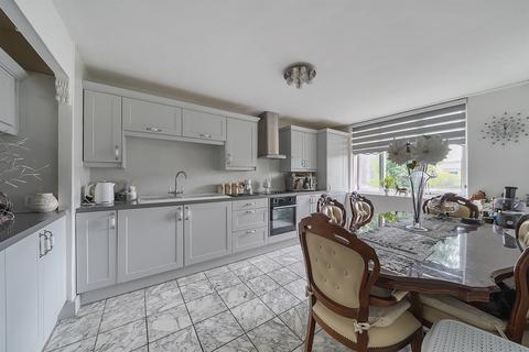 3 bedroom flat for sale, Laxley Close, London