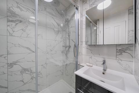3 bedroom flat for sale, Laxley Close, London
