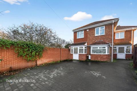 6 bedroom detached house for sale, Hereford Road, Feltham