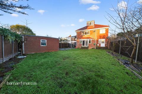 6 bedroom detached house for sale, Hereford Road, Feltham
