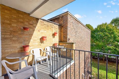 3 bedroom flat for sale, Opal Street, London