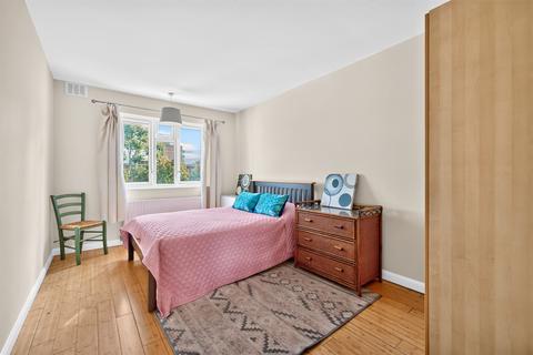3 bedroom flat for sale, Opal Street, London