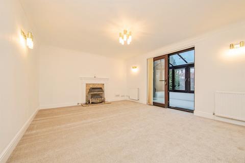 4 bedroom detached house for sale, Mountbatten Drive, Colchester