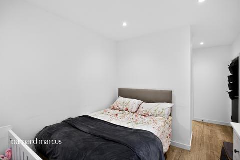 2 bedroom flat for sale, Purbeck Gardens, LONDON