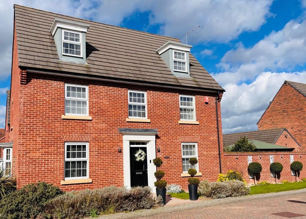 5 bedroom detached house for sale