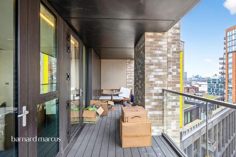 2 bedroom flat for sale, Charles Clowes Walk, LONDON