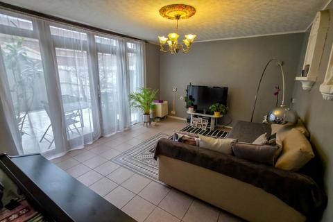3 bedroom maisonette for sale, Lytton Strachey Path, Thamesmead, London, SE28